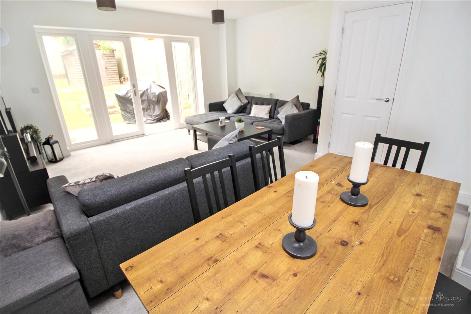 Sheffield Close, Pangbourne, Reading